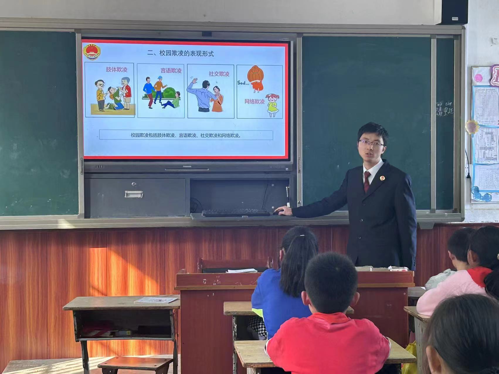泊湖中心学校.jpg